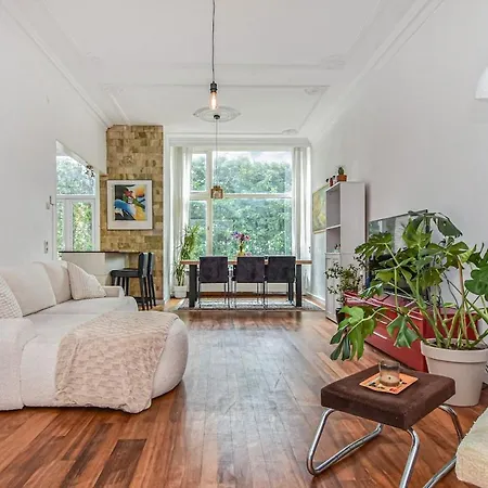 アパート House Close To & Nature Neighbourhood デン・ハーグ