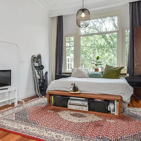 House Close To & Nature Neighbourhood アパート デン・ハーグ